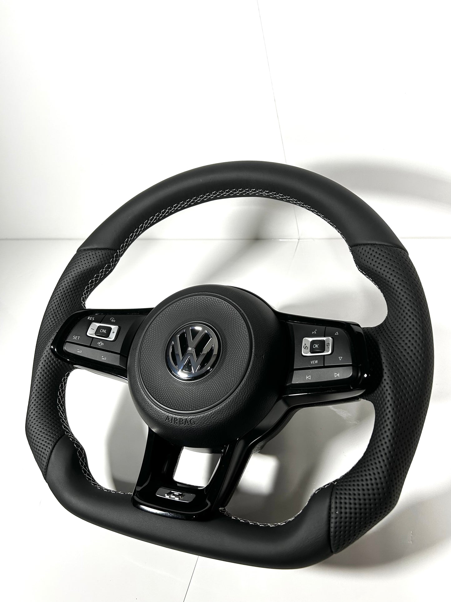 Volkswagen Golf Gti/R/GLI Mk7 Leather steering wheel - JoFäB!