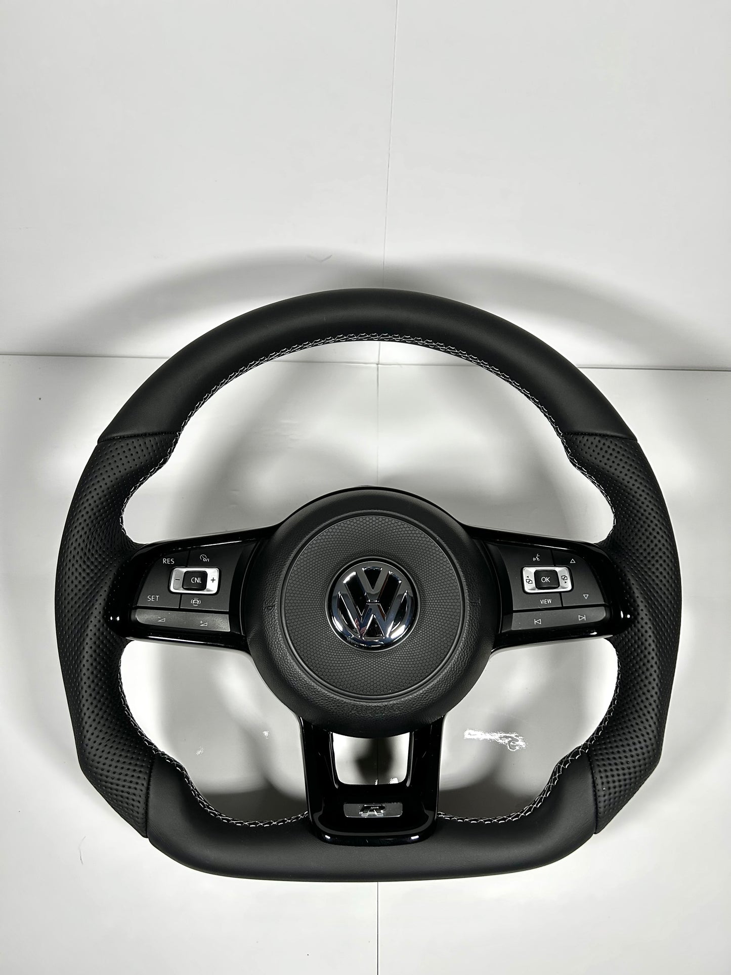 Volkswagen Golf Gti/R/GLI Mk7 Leather steering wheel - JoFäB!